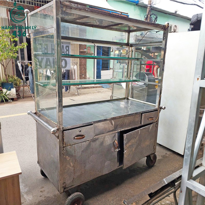 Bố trí mặt bàn và không gian lưu trữ trên xe đẩy bán hàng thanh lý