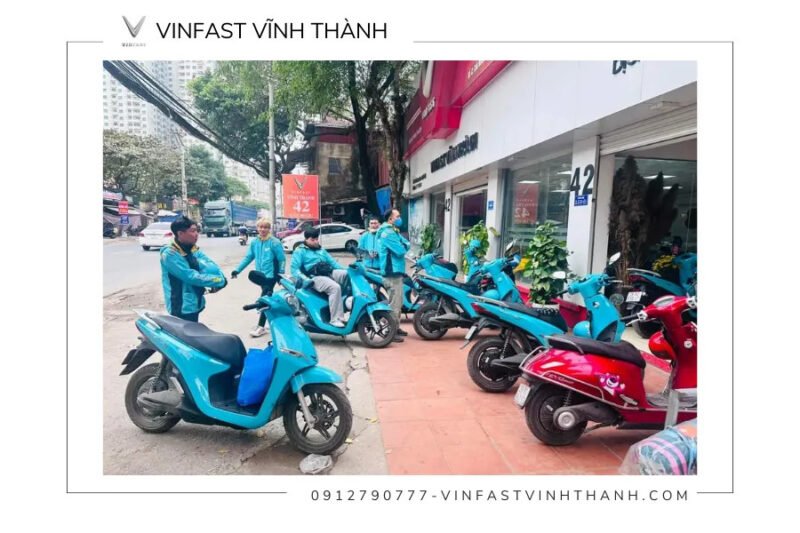 Các bộ phận điện tử trên xe máy điện cần được bảo vệ khi rửa xe