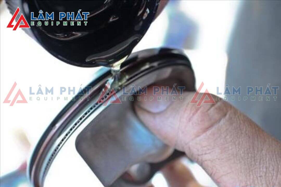 Các bước tra dầu và lắp bạc mới