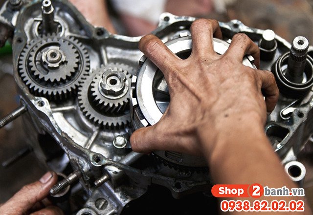 Các chi tiết bánh răng bị hao mòn do ma sát trong quá trình vận hành xe tay ga