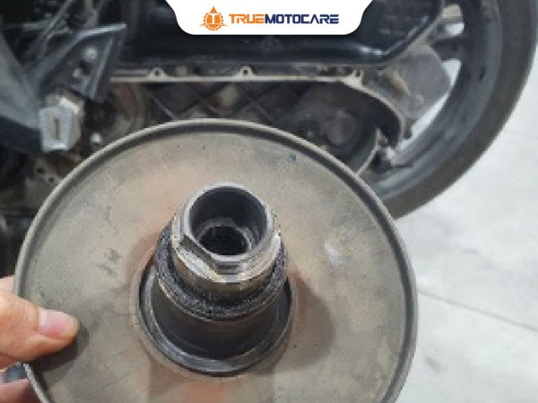 Các chi tiết bên trong của cụm nồi sau cần được làm sạch và kiểm tra kỹ lưỡng