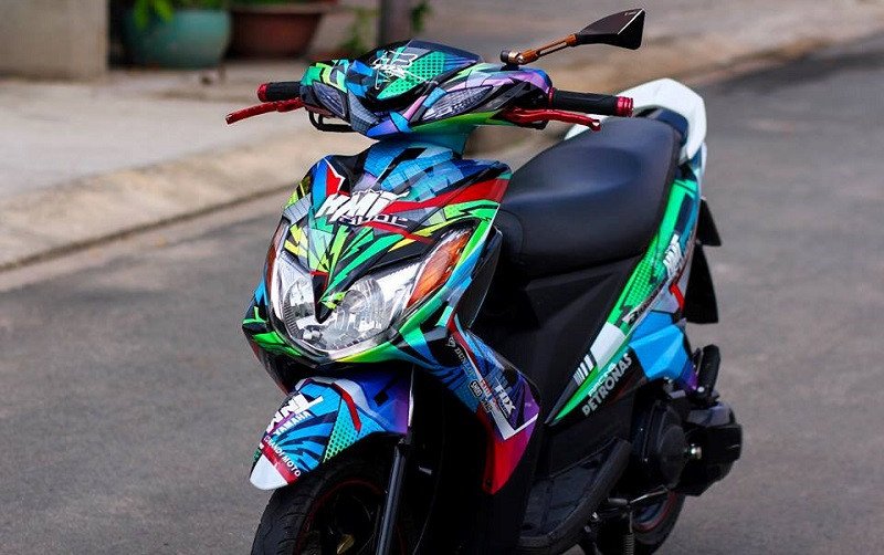 Các dụng cụ cần thiết để làm sạch vết sơn bám trên xe