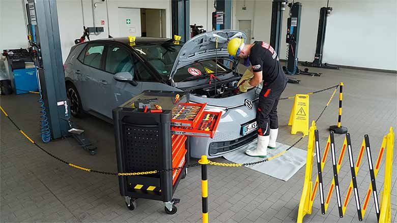 Các dụng cụ sửa chữa ô tô cơ bản cần có trong tủ đồ nghề