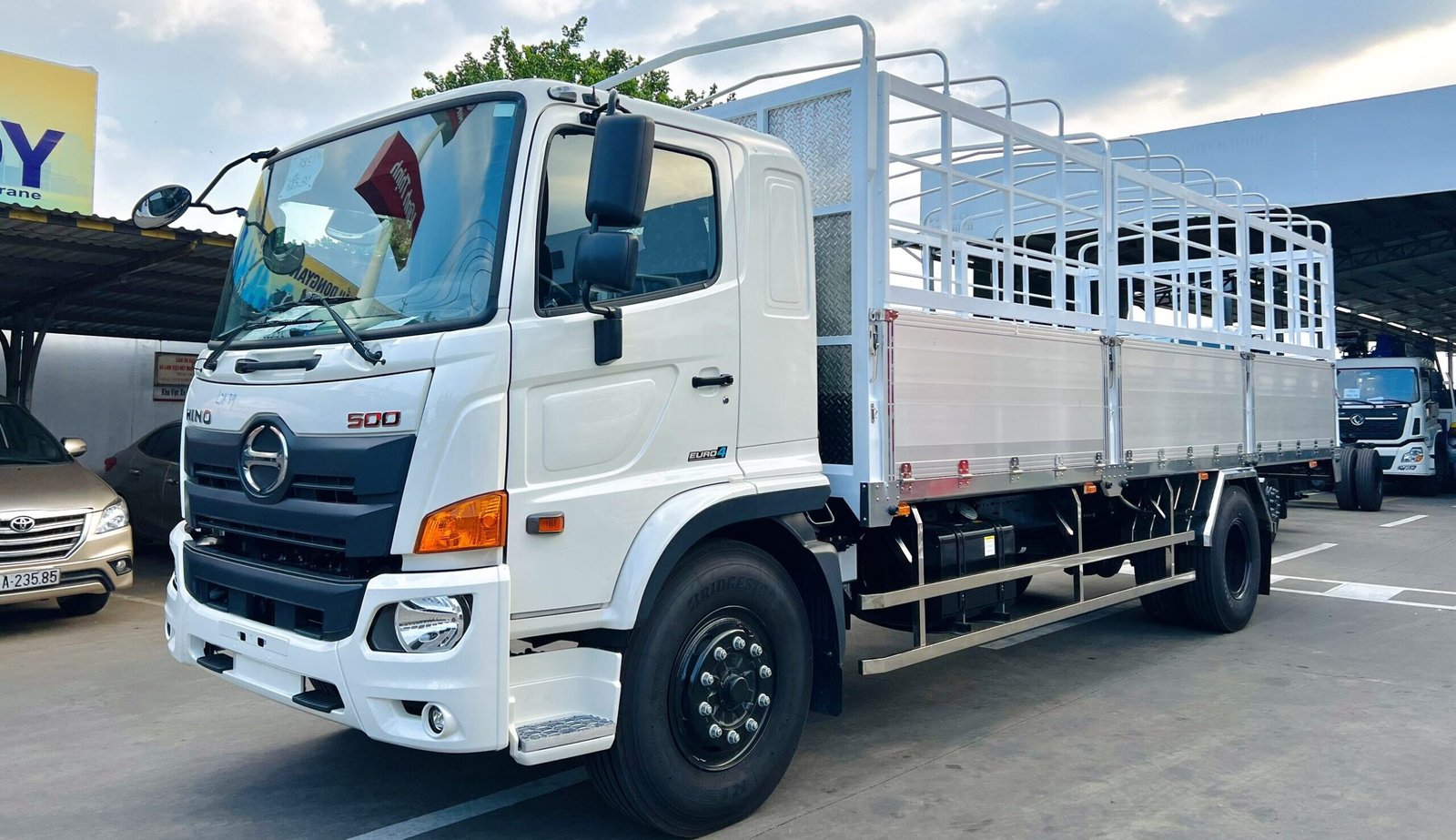 Các loại xe tải với kích thước khác nhau sẵn sàng phục vụ