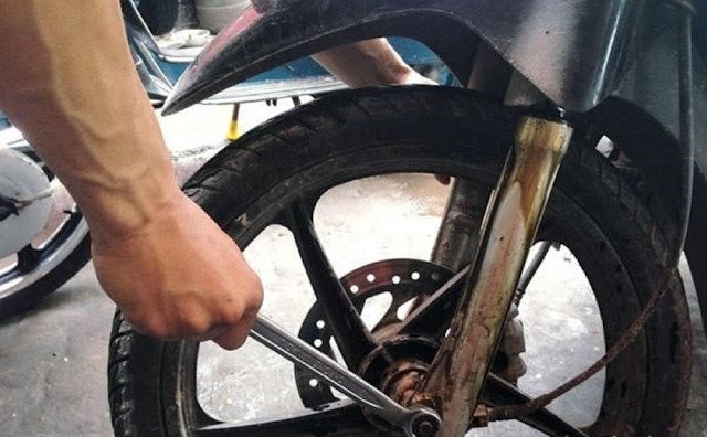 Các nguyên nhân gây hư hỏng phuộc xe máy