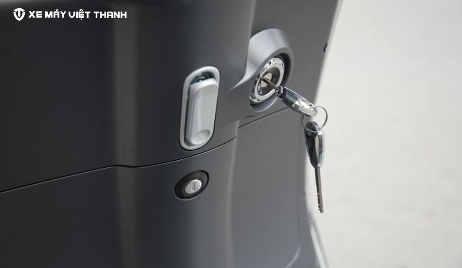 Cách Khoá Cổ Xe Máy: Hướng Dẫn Chi Tiết Bảo Vệ An Toàn