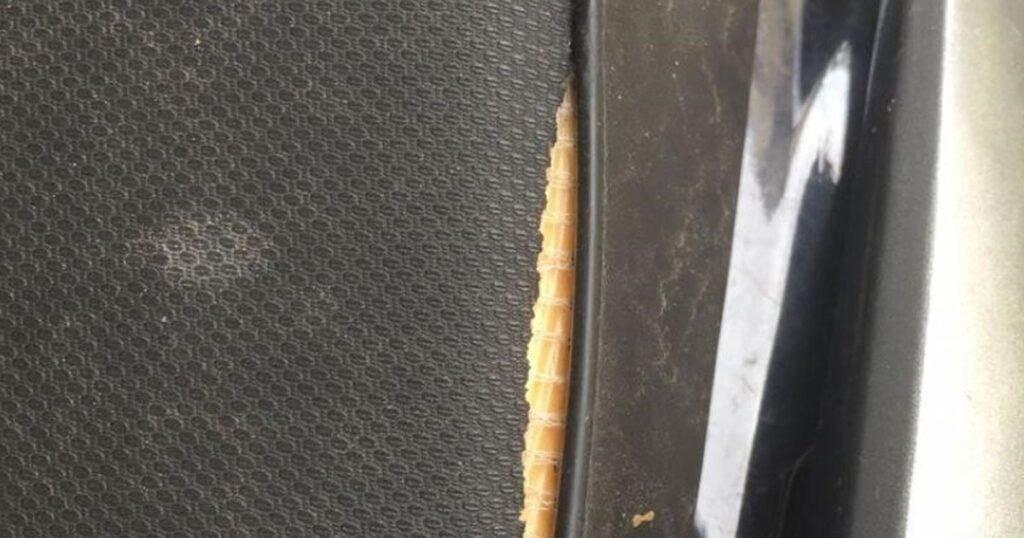 Cách sửa chữa tạm thời khi yên xe bị rách