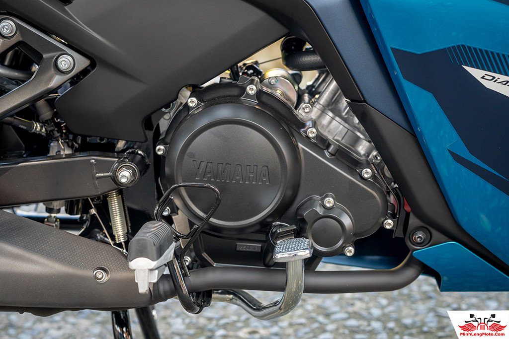 Cận cảnh chi tiết bộ phận động cơ xe máy đang hoạt động