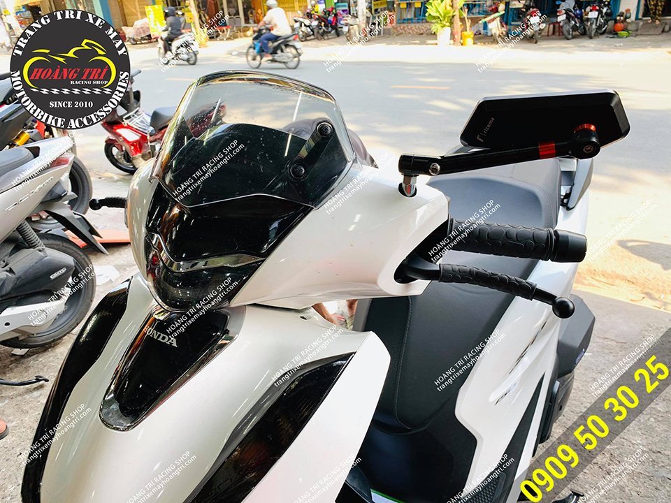 Cận cảnh chi tiết SH 2020 lên kính lá xéo