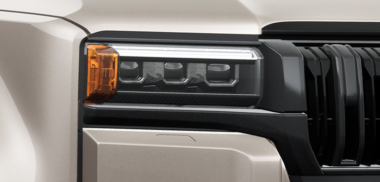 Cận cảnh cụm đèn LED phía trước của Land Cruiser Prado 2024 với thiết kế hiện đại