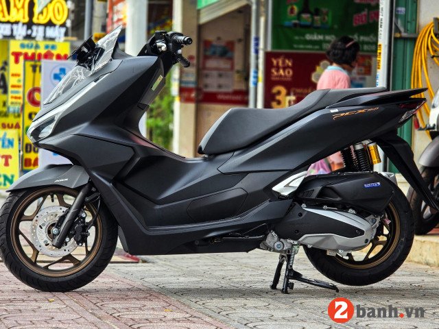 Cận cảnh cụm đồng hồ kỹ thuật số trên xe Honda PCX 150