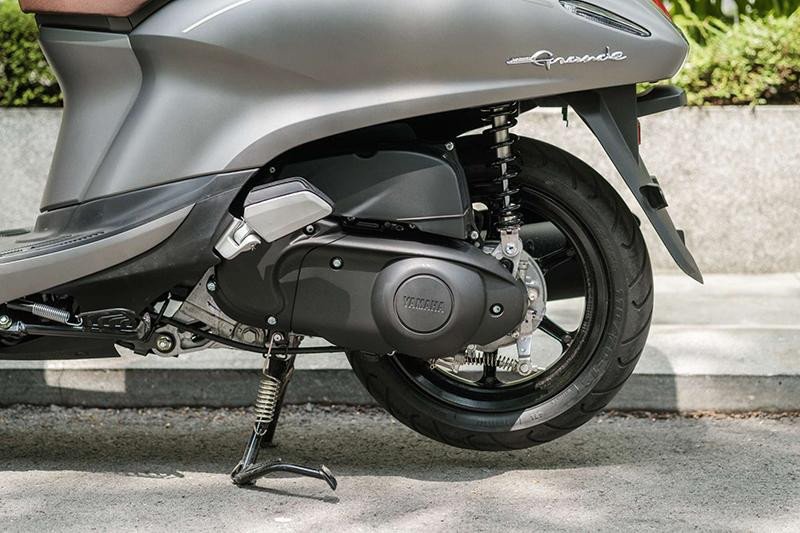Cận cảnh động cơ Blue Core Hybrid trên xe Yamaha Grande