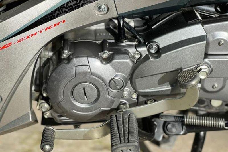 Cận cảnh động cơ xi lanh đơn 110cc của Sirius