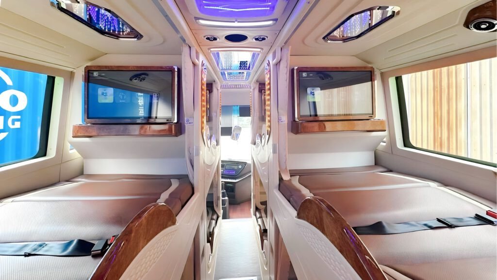 Cận cảnh không gian giường nằm Limousine cao cấp trên xe khách