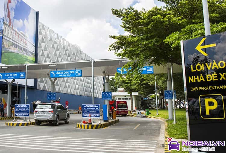 Cận cảnh khu vực gửi xe máy tại sân bay Tân Sơn Nhất