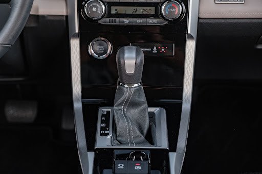 Cần số của xe số tự động Toyota Veloz