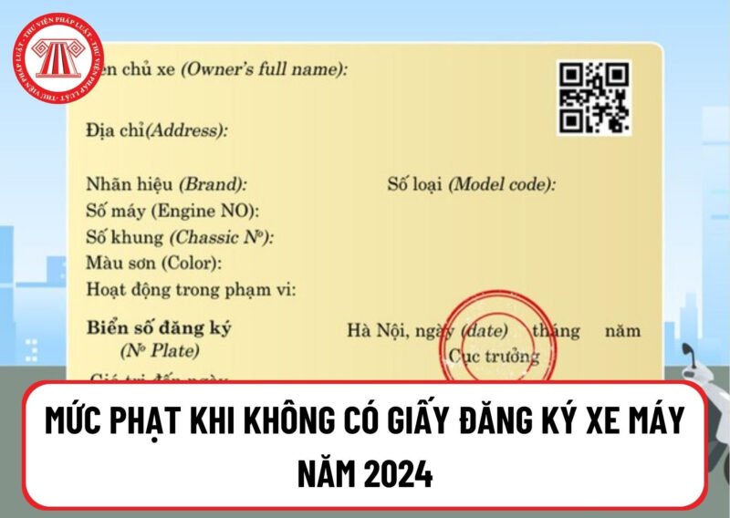 Cảnh sát giao thông kiểm tra giấy tờ xe máy của người tham gia giao thông