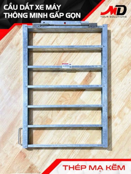 Cầu dắt xe máy thông minh được làm từ thép mạ kẽm, cho thấy cấu trúc chắc chắn