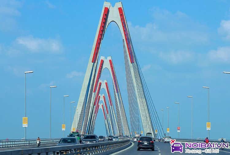 Cầu Nhật Tân và tuyến đường cao tốc hiện đại dẫn vào sân bay