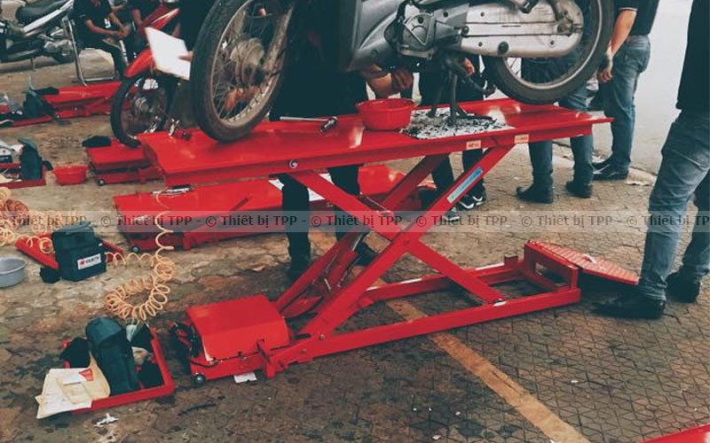 Cấu tạo cơ bản của một bàn nâng thủy lực cho xe máy