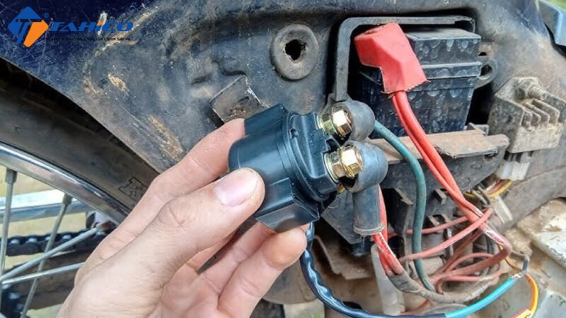 Cấu tạo của rơ le đề xe máy và vai trò trong hệ thống khởi động