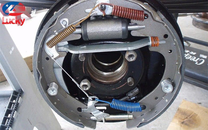 Cấu tạo và nguyên lý hoạt động của hệ thống phanh đĩa và phanh trống trên xe máy