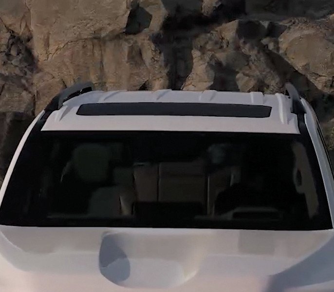 Chi tiết cửa sổ trời điều chỉnh điện trên xe Land Cruiser