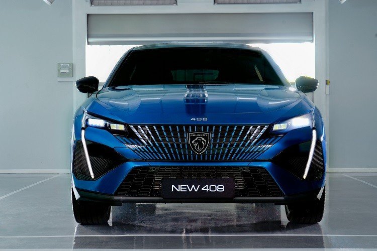 Chi tiết cụm đèn pha LED và lưới tản nhiệt Peugeot 408