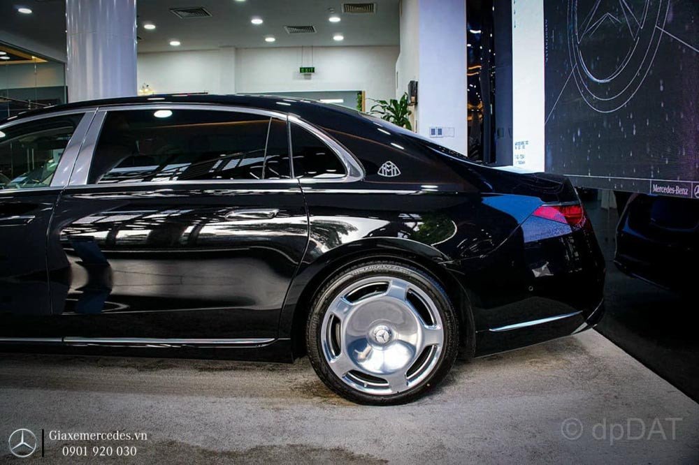 Chi tiết mâm xe 20 inch đa chấu độc đáo của S450 Maybach