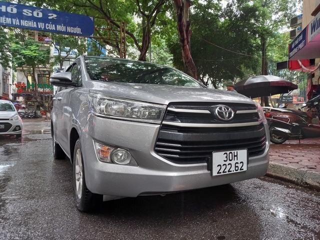 Chi tiết ngoại thất xe Toyota Innova màu trắng