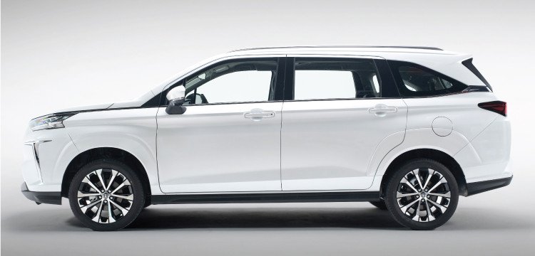 Chi tiết phần thân xe Toyota Ly Thuong Kiet với đường viền mạ crom sang trọng