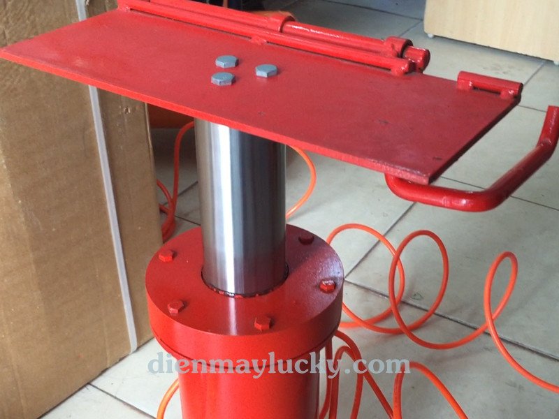 Chi tiết trụ nâng mạ crom bền bỉ trong môi trường ẩm ướt