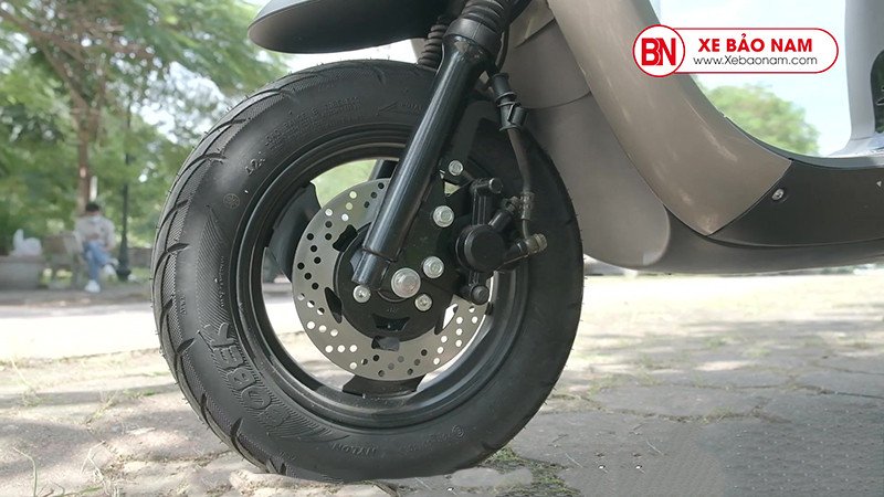 Chi tiết vỏ nhựa ABS siêu bền và nước sơn bóng của xe Gogo 50cc