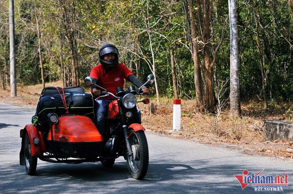 Chiếc Jawa 350 kéo thuyền, minh chứng cho sự đa dụng của xe cổ