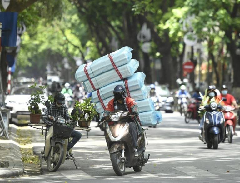 Chở người và hàng hóa theo đúng quy định an toàn