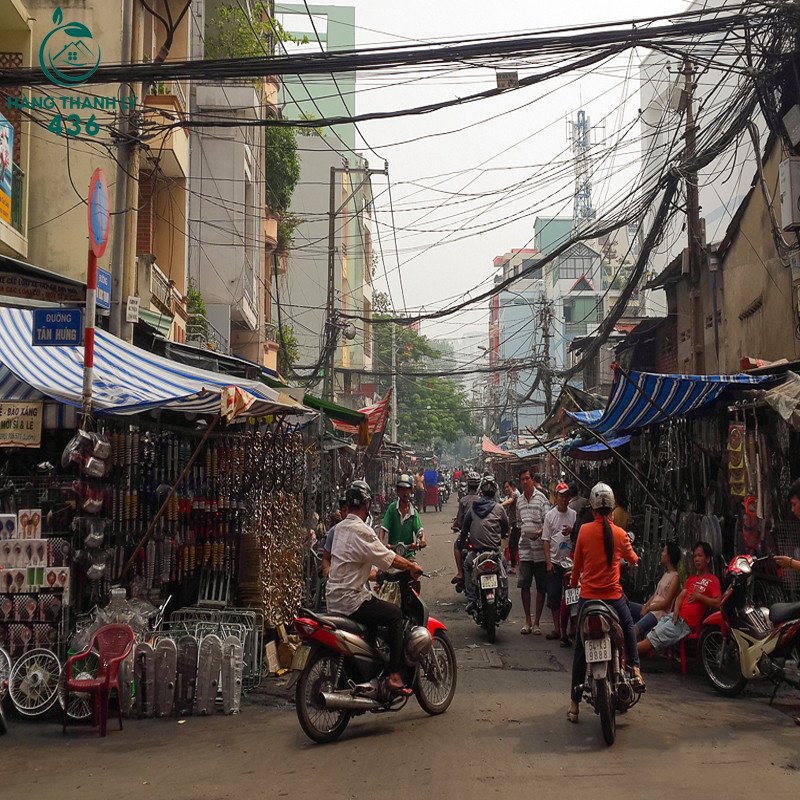 Chợ Tân Thành là địa điểm nổi tiếng với nguồn cung phụ tùng xe máy cũ dồi dào