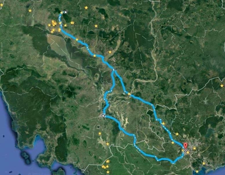 Chuẩn bị bản đồ và kiểm tra thời tiết trước khi bắt đầu chuyến đi