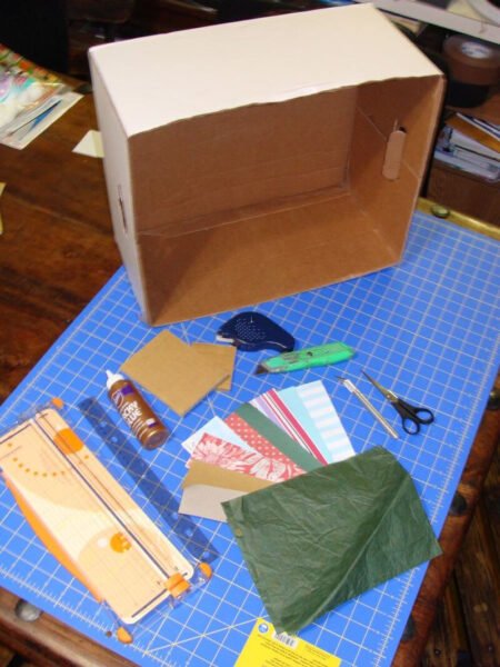 Chuẩn bị dụng cụ làm xe ô tô từ bìa carton