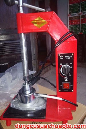 Chuẩn bị dụng cụ vá chín lốp xe máy