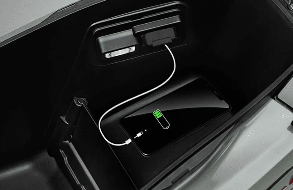 Cổng sạc USB tiện lợi trên Air Blade