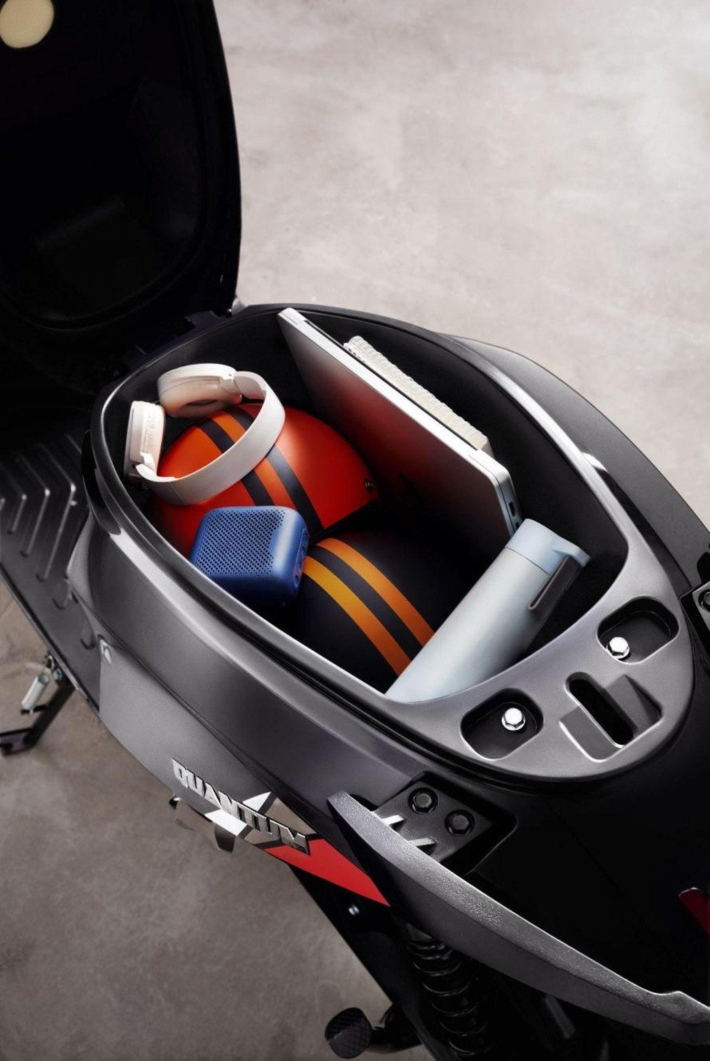 Cốp xe 41 lít của xe máy điện Quantum