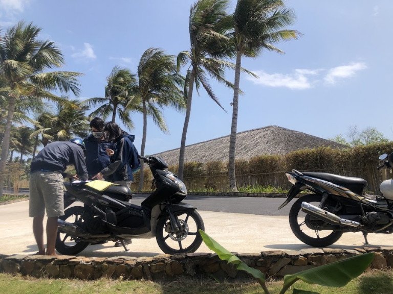 Cửa hàng cho thuê xe máy Cam Ranh với dịch vụ giao xe và làm thủ tục tận nơi rất thuận tiện cho khách