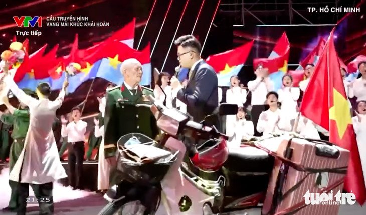 Cựu chiến binh xuất hiện trên sân khấu truyền hình, chia sẻ về hành trình ý nghĩa của mình.