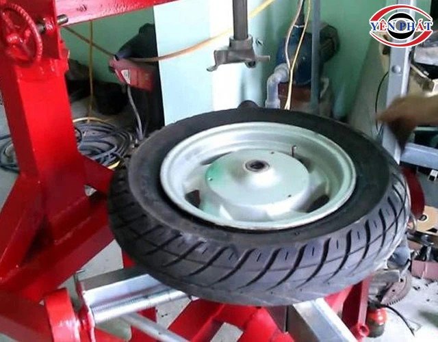 Dấu hiệu nhận biết lốp xe máy đã cũ và cần được thay thế