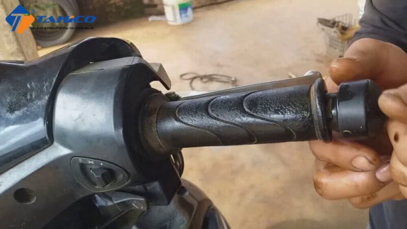 Dấu hiệu xe máy cần thay thế tay ga hoặc dây ga