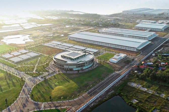 Dây chuyền sản xuất ô tô hiện đại tại nhà máy VinFast