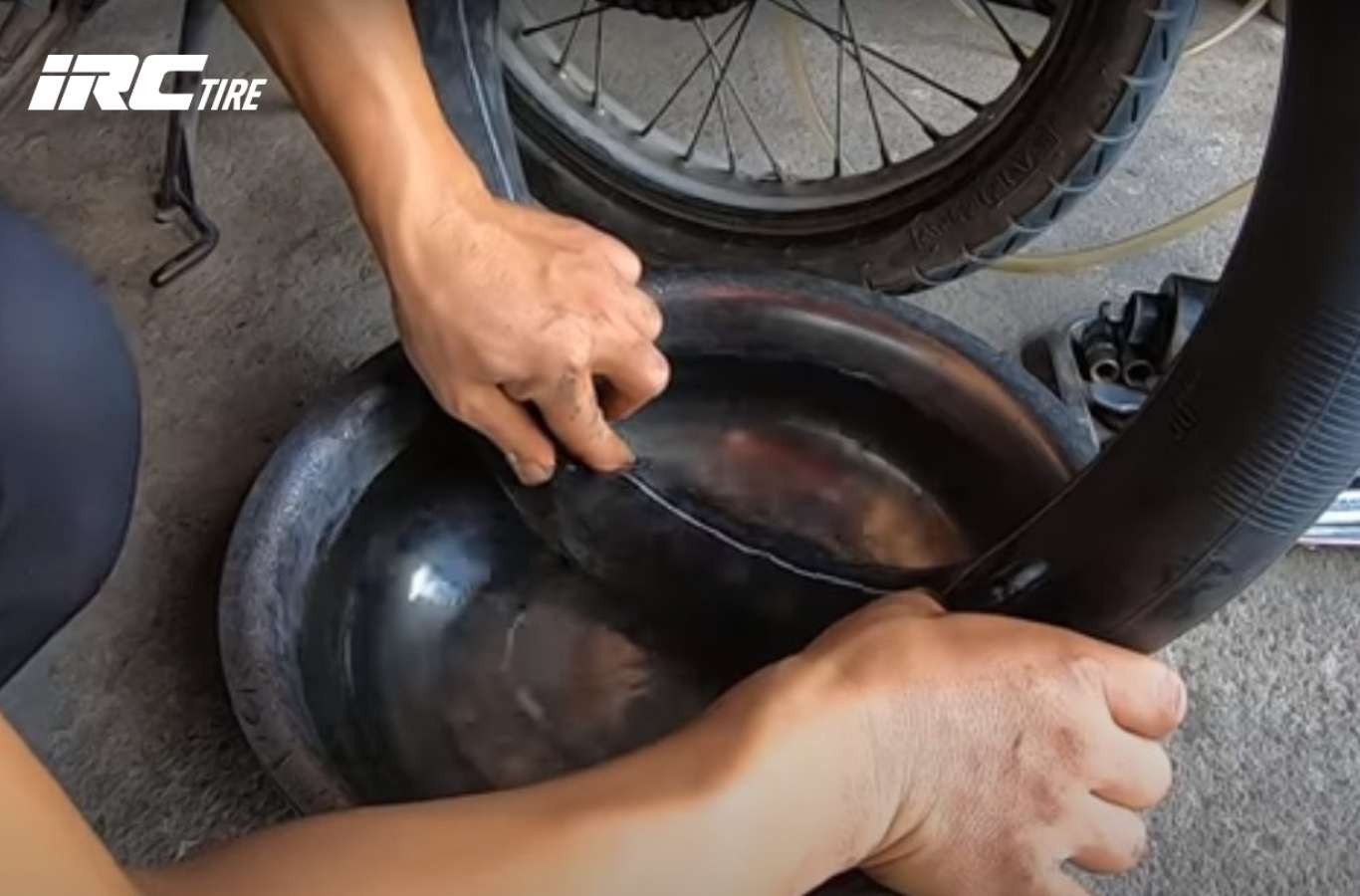 Dịch vụ thay săm xe máy chuyên nghiệp