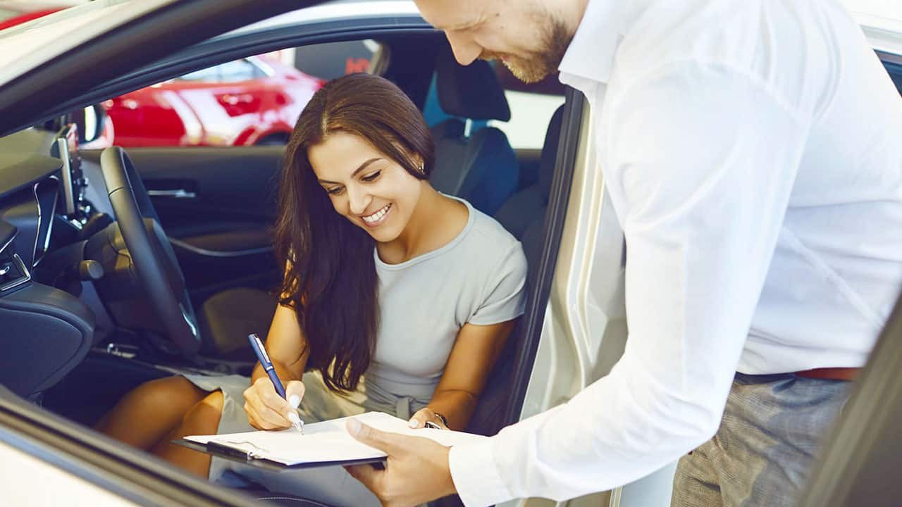 Đọc kỹ hợp đồng thuê xe