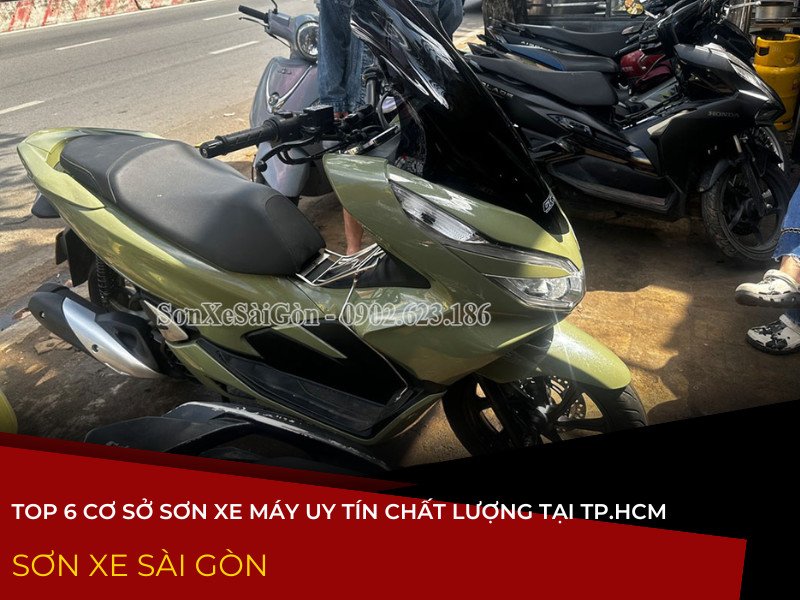 Đội ngũ kỹ thuật viên đang làm việc tỉ mỉ trên các chi tiết xe máy