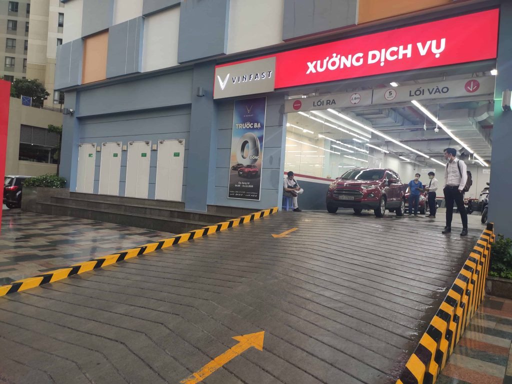 Đội ngũ kỹ thuật viên VinFast chuyên nghiệp